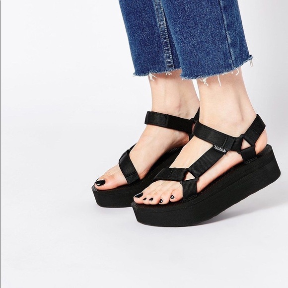 teva flatform size 8